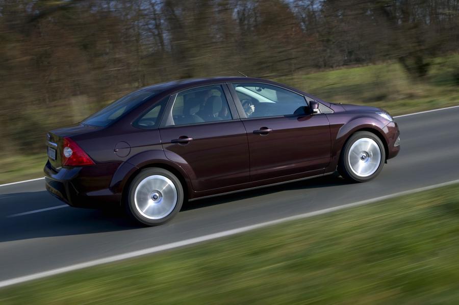  Ford Focus Saloon 2008 года  (фото 5 из 10)